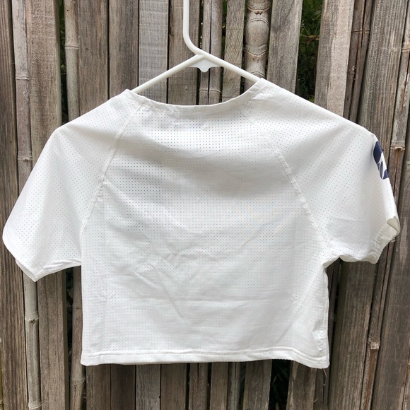 Oiselle Airflow Crop - Picture 2 of 5